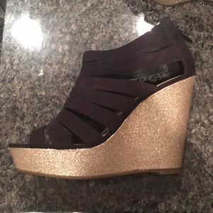 Sparkly gold wedges in size 10